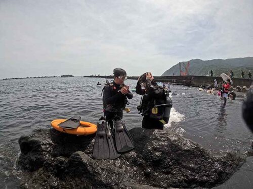 少しうねりはあるが底土の海へ行きまして