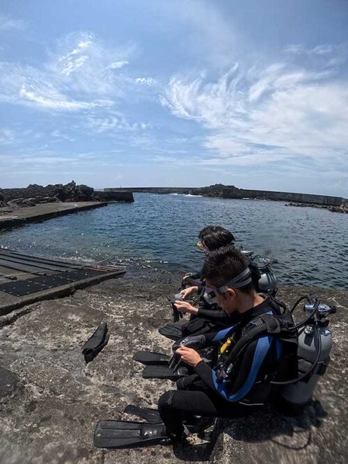 うねりはあるが八重根の海へ行きまして