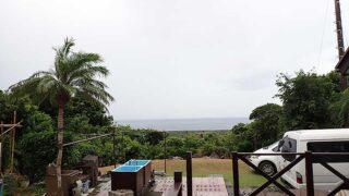 朝のうちは青空見られるが雲は広がってきていた8/15の八丈島