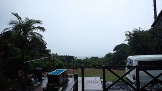 風は強まりあとから雨も激しくなってきていた8/16の八丈島