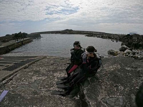 うねりはあるが落ち着いてはきていた八重根の海へ行きまして