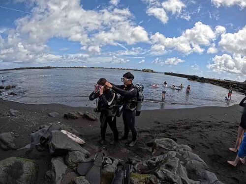 手前の方は穏やかな底土の海へ行きまして