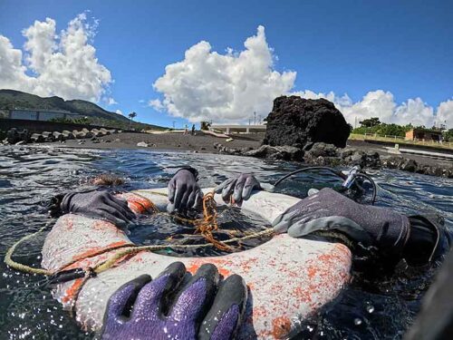 浮き輪に掴まり色々練習していって