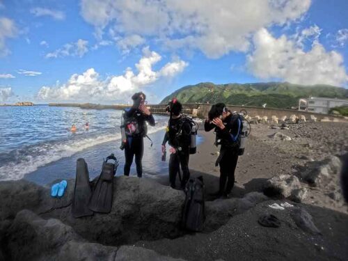 うねりは若干ありますが概ね落ち着く底土の海へ行きまして