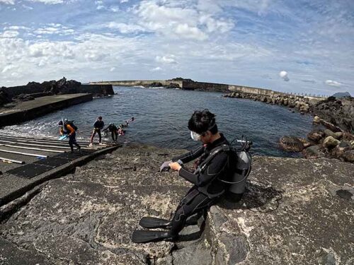 うねりはあるが八重根の海へ行きまして