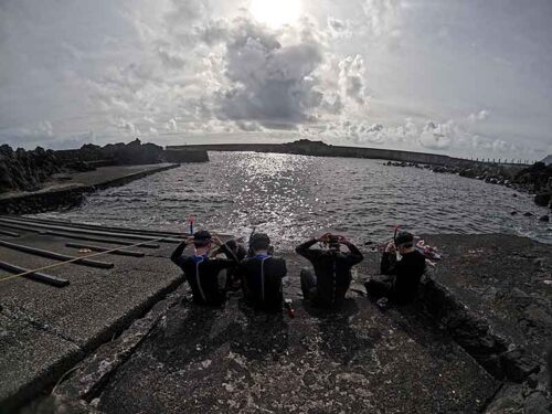 うねりはあるが八重根の海へ行きまして