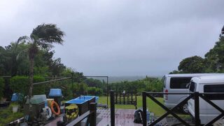 風は強まりしっかり雨も降ってきていた5/6の八丈島