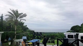 雲は広がり雨はパラつきスッキリしない天気となっていた5/26の八丈島