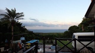 青空見えるが落ち着かない空模様となっていた6/1の八丈島
