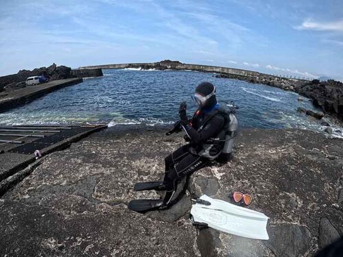 うねりはあるが八重根の海へ行きまして