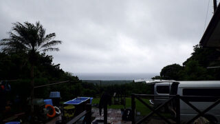 早めのうちは雨も降ってて湿気っぽい天気となっていた6/15の八丈島