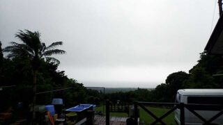 湿度高めで雲は低く降りてもきていた6/17の八丈島
