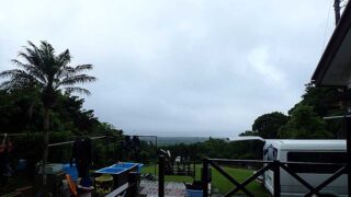 雲は多いが青空増えてきていた6/18の八丈島