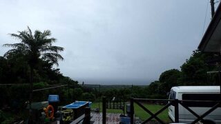 時折雨は止むもののグズつく天気で涼しくなっていた7/16の八丈島