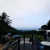 青空広がるが朝夕は霧がかっていた8/4の八丈島