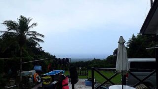 雲は広がり蒸し暑い天気となっていた8/7の八丈島