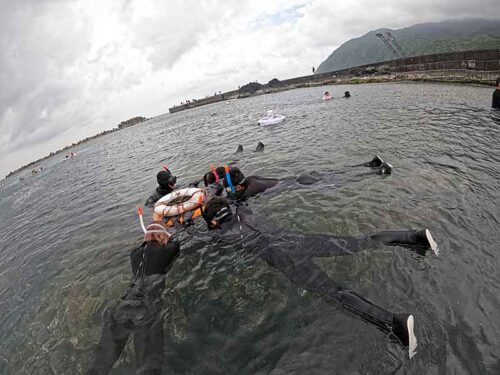 手前の浅場でゆっくり海に慣れていき