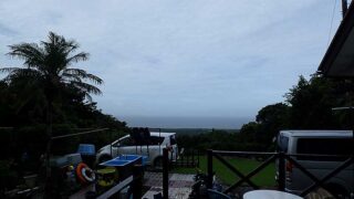 青空広がってくるが若干雲は多くもあった8/10の八丈島
