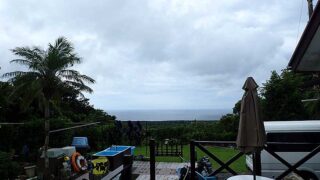 早めのうちは雲は多いが青空広がってきていた8/14の八丈島