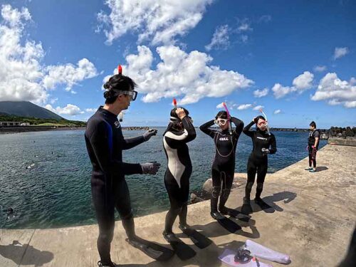堤防先から階段降りて海へ入って行きまして