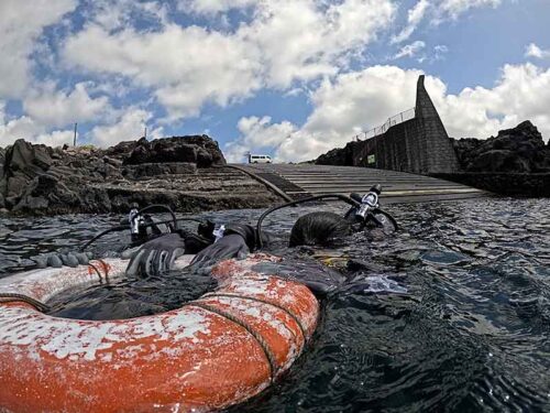 浮き輪に掴まりながら少し時間もかけつつ練習していって
