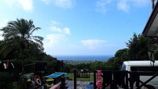 雲は多め風は強いが青空見られていた9/29の八丈島