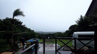 風は強めで雨も降り涼しくなっていた10/7の八丈島