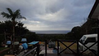 早めのうちは雲は多いが青空広がってきていた12/31の八丈島